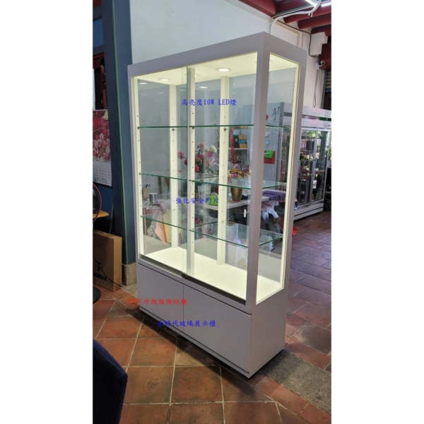 tw-11134201-7r98p-lw5v29ecn36v4c@resize_w900_nl.webp 17-強化門片&高亮度LED精品展示櫃
