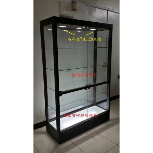 tw-11134201-7r98p-lw5v4d45u6da7f@resize_w900_nl.webp 15-強化門片&4尺高亮度LED燈箱精品展示櫃