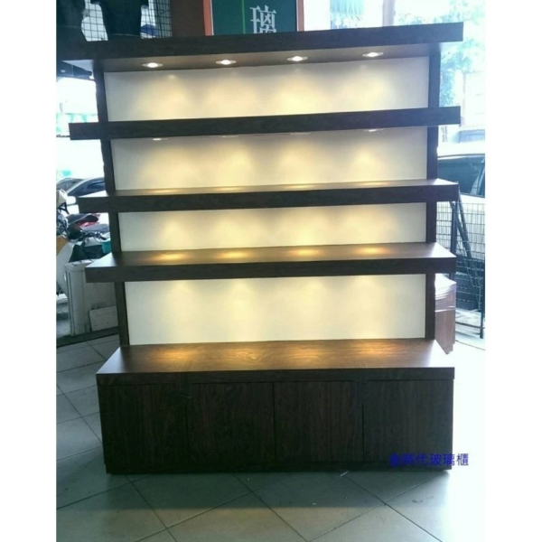 tw-11134201-7r98p-lw5v4lyow21z4e.webp 06-單層載重50公斤多功能精品展示櫃