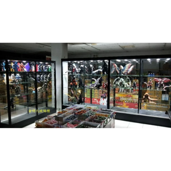 05-訂製大型精品展示櫃