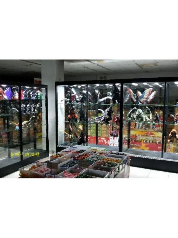 05-訂製大型精品展示櫃