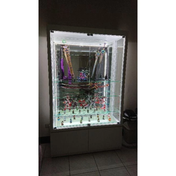 tw-11134201-7r98r-lw5v2w4vd9id45@resize_w900_nl.webp 09-單層載重50公斤.4尺高亮度LED條燈多功能精品展示櫃