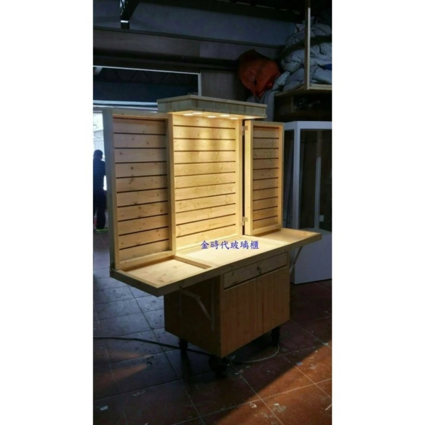 tw-11134201-7r98s-lw5v4ethcggtf3.webp 01-多功能LED杉木飾品車