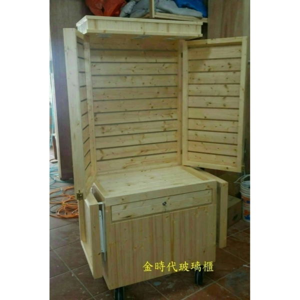 tw-11134201-7r98s-lw5v4evf9lke41.webp 01-多功能LED杉木飾品車