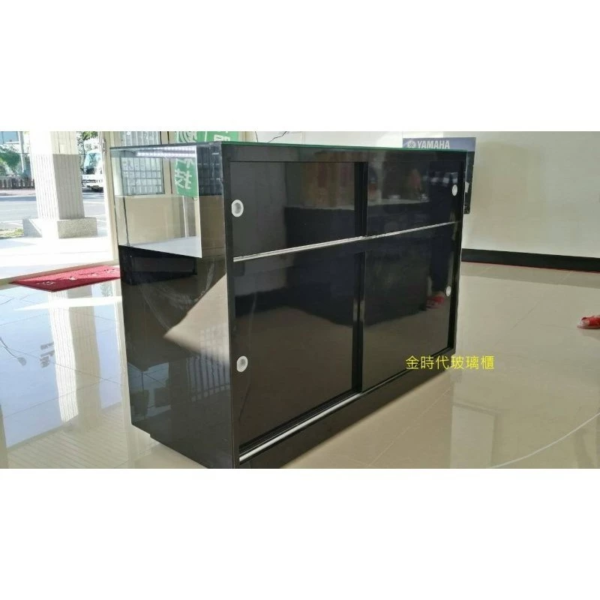 tw-11134201-7r98t-lw5v3zwl650naf@resize_w900_nl.webp 08-訂製全強化烤漆玻璃LED精品櫃