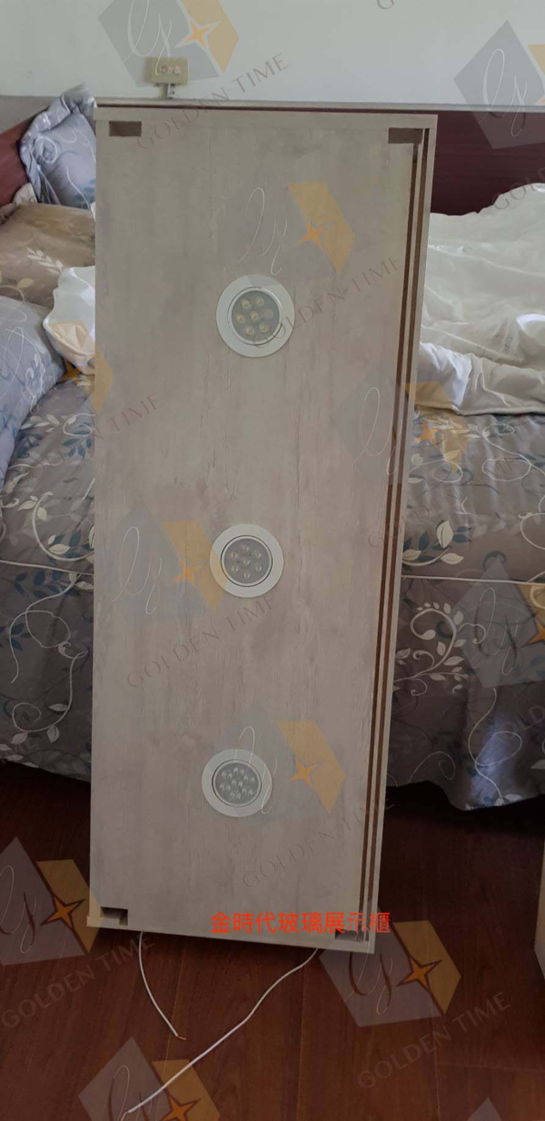 DBF367B3-4960-44CF-86C9-C95A4DDDA2C8.webp 09-全分離式現場組裝訂製展示櫃