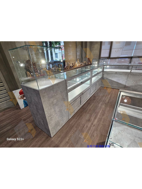 22-手機珠寶手錶展示櫃